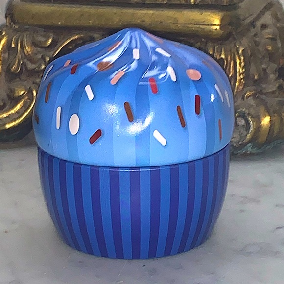 DW HOME CANDLE CHOCOLATE CHIP GOODIES 2.4 oz NEW MINI TIN CUP CAKE - Picture 3 of 4